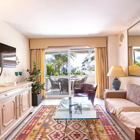 Granados I, Puerto Banus, * Μαρμπέλλα